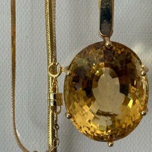 Elegant 50 carat Citrine set in 14K - Gold Pendant